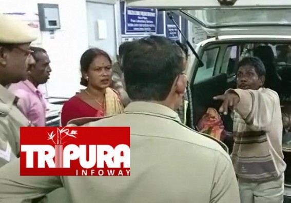Ambulance vandalized by patient Party in Bishalgarh hospital after Patient Died Ambulance vandalized by patient Party in Bishalgarh hospital after Patient Died